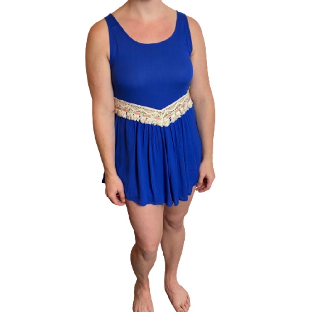 Entro NWT Crochet Lace Sleeveless Tie In Back Romper Size Small